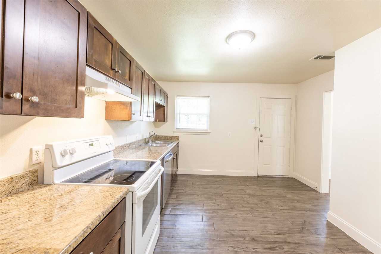2627 Tealford Dr - Photo 7 of 22