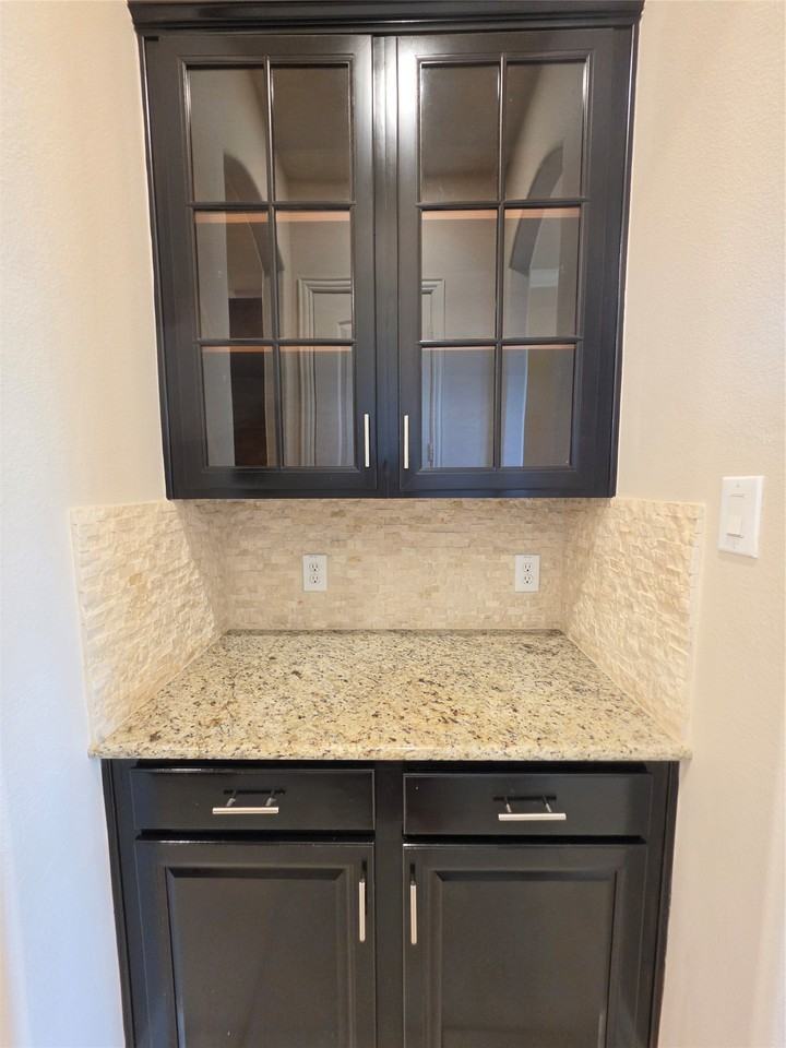 12648 Hollister Dr - Photo 4 of 18