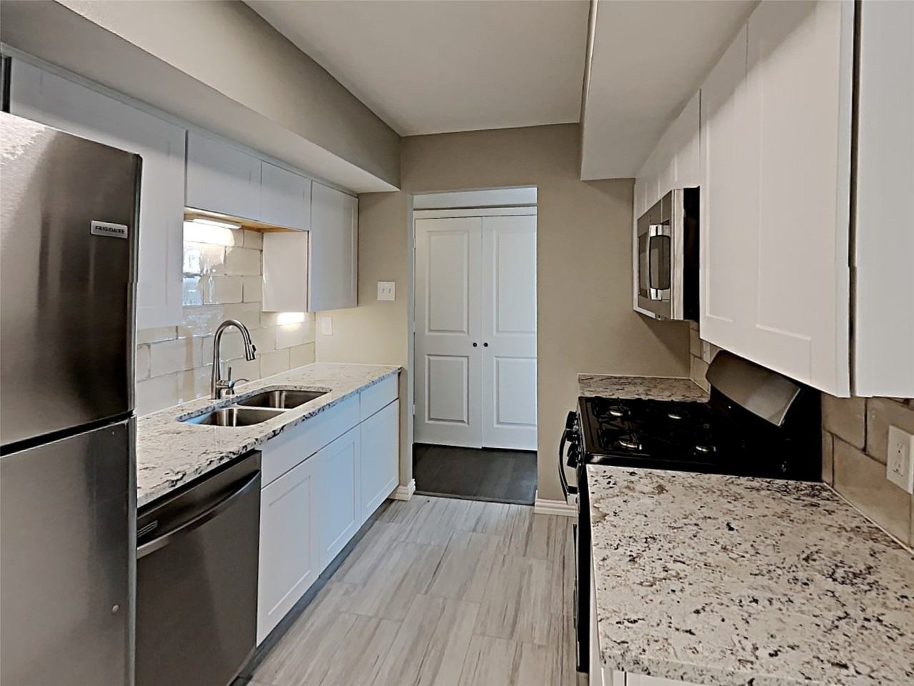 2877 Joanna Dr - Photo 3 of 17