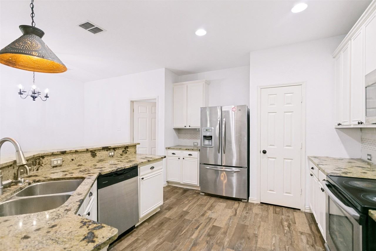 208 N Arbor Ridge Dr - Photo 4 of 13