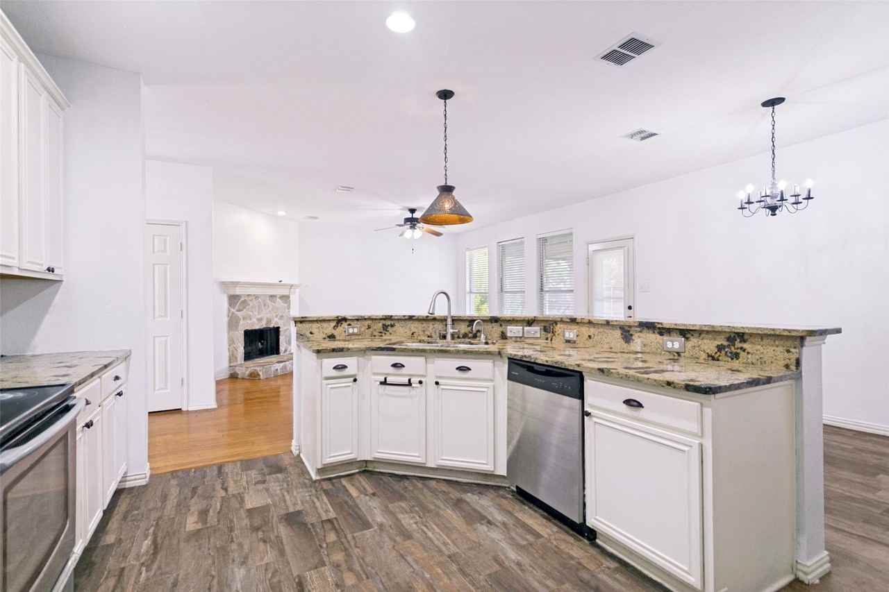 208 N Arbor Ridge Dr - Photo 5 of 13