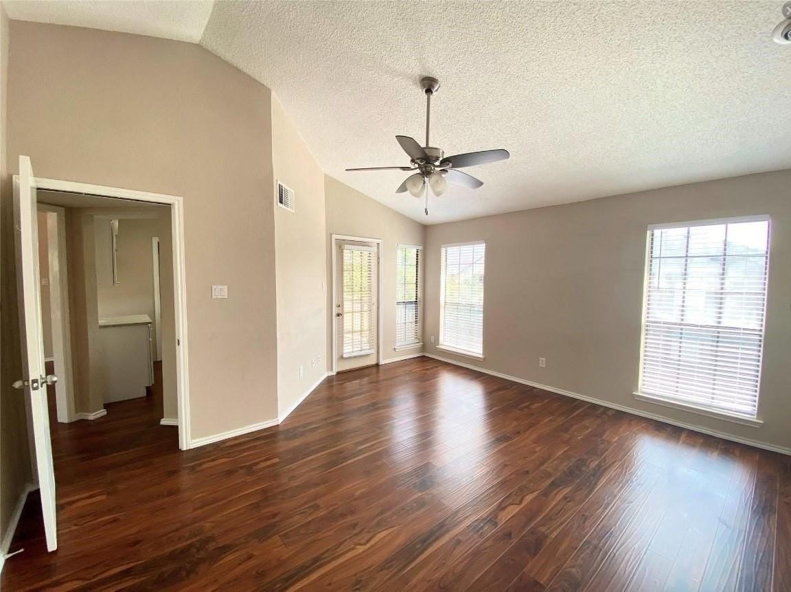 3101 Townbluff Dr #423 - Photo 3 of 12