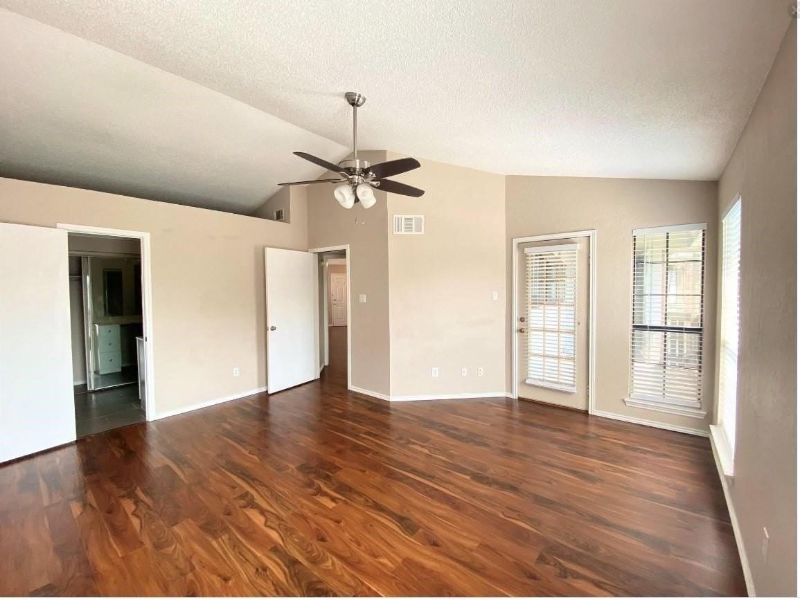 3101 Townbluff Dr #423 - Photo 6 of 12