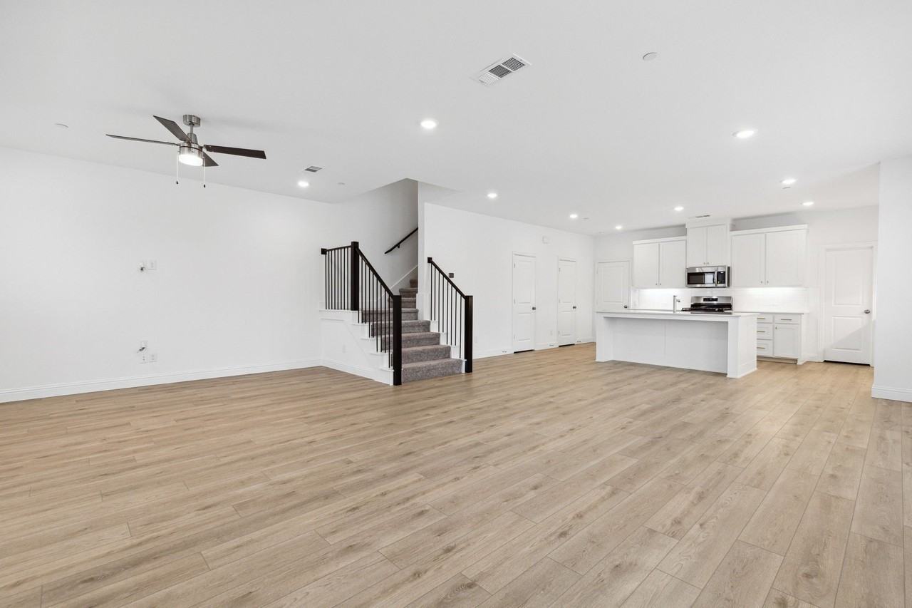 2845 Maidenhair Ln - Photo 2 of 39