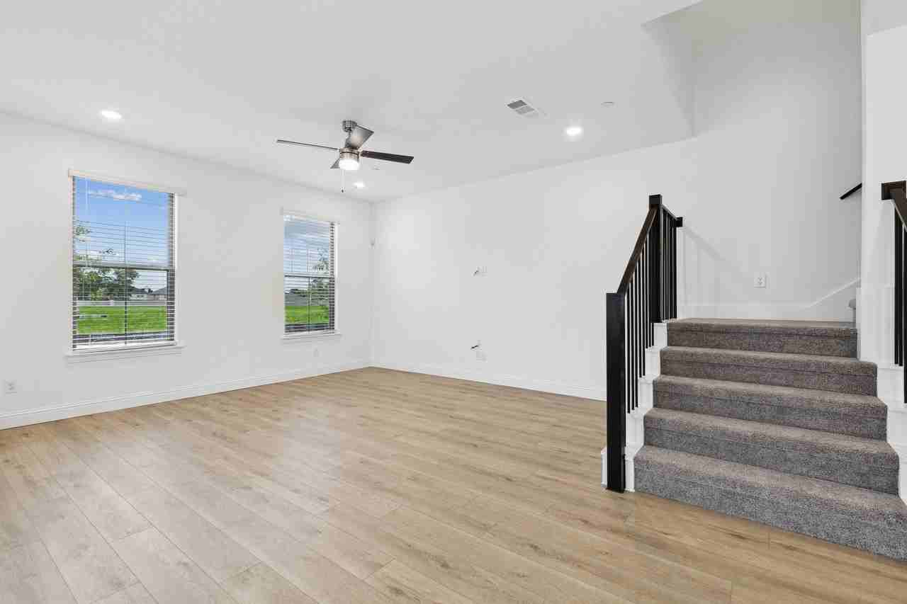 2845 Maidenhair Ln - Photo 3 of 39