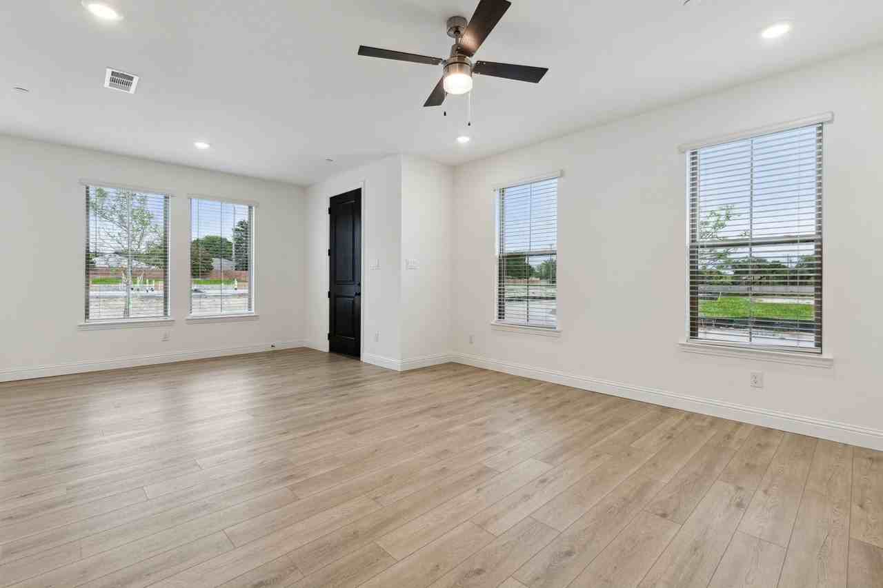 2845 Maidenhair Ln - Photo 5 of 39
