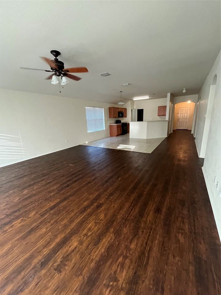 5809 Thoroughbred Ct - Photo 3 of 9