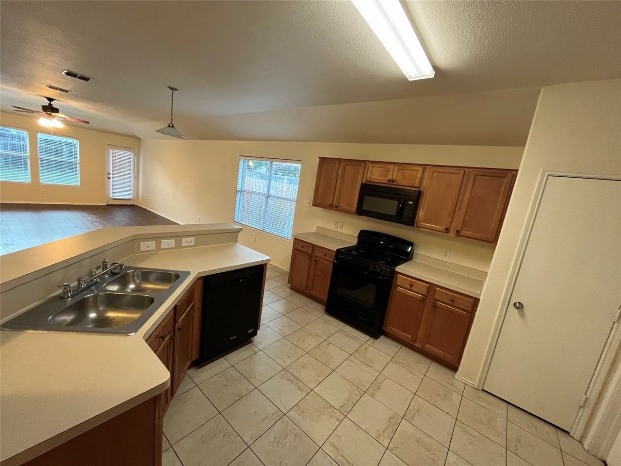 5809 Thoroughbred Ct - Photo 4 of 9