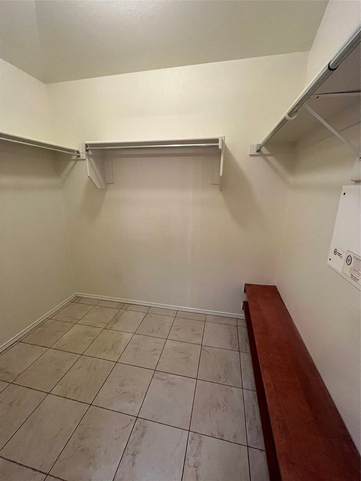 5809 Thoroughbred Ct - Photo 6 of 9