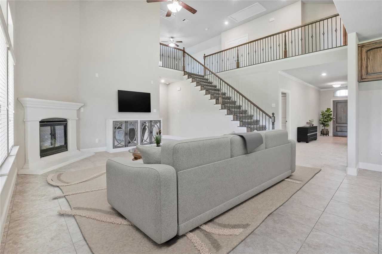 276 Goliad Trl - Photo 2 of 22