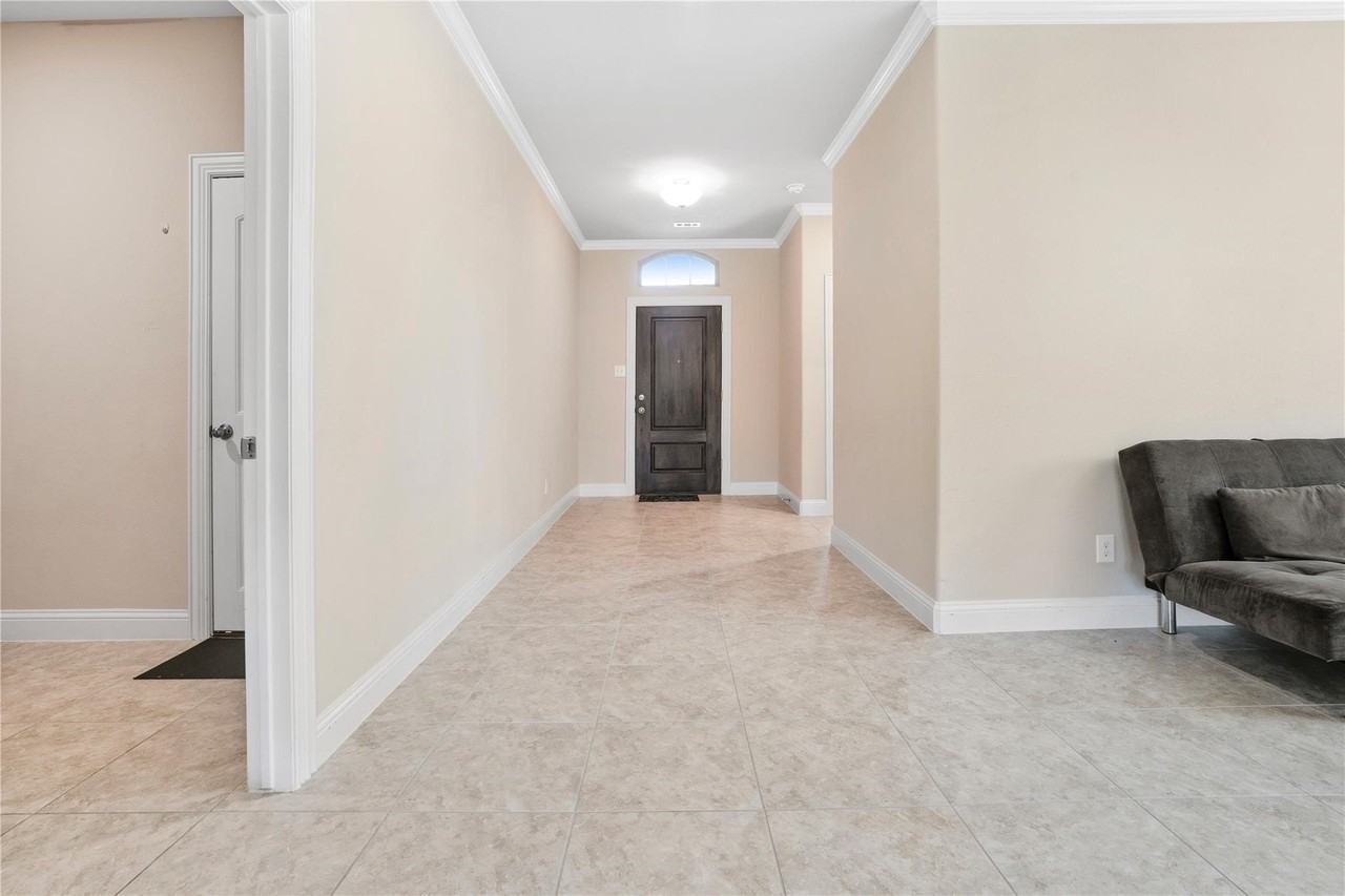 276 Goliad Trl - Photo 4 of 22