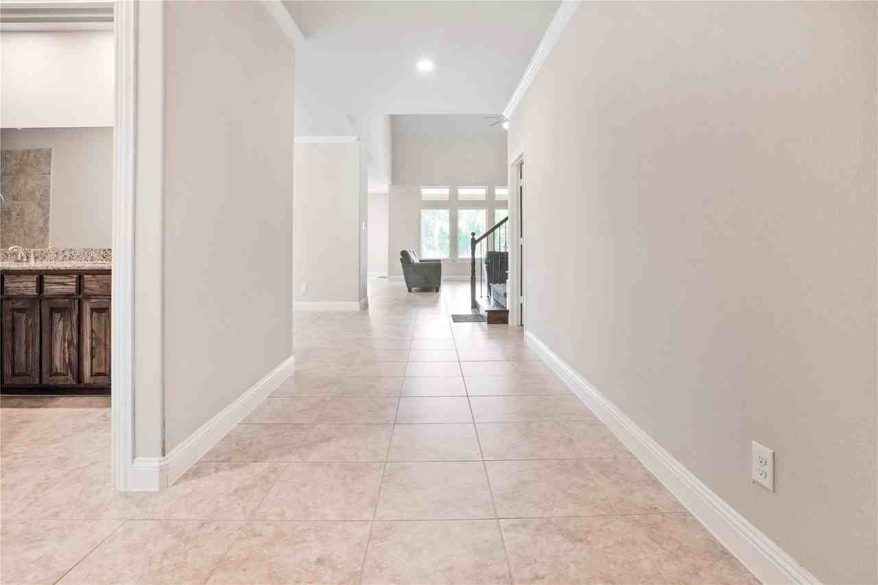 276 Goliad Trl - Photo 5 of 22