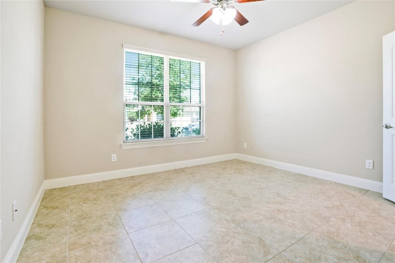 276 Goliad Trl - Photo 6 of 22
