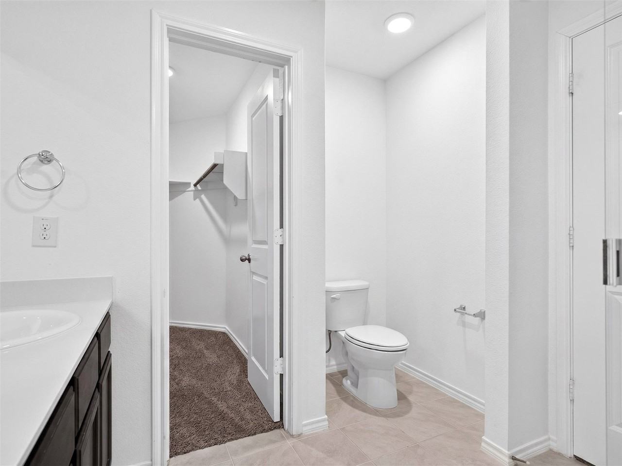 1111 Meadow Side Dr - Photo 5 of 31