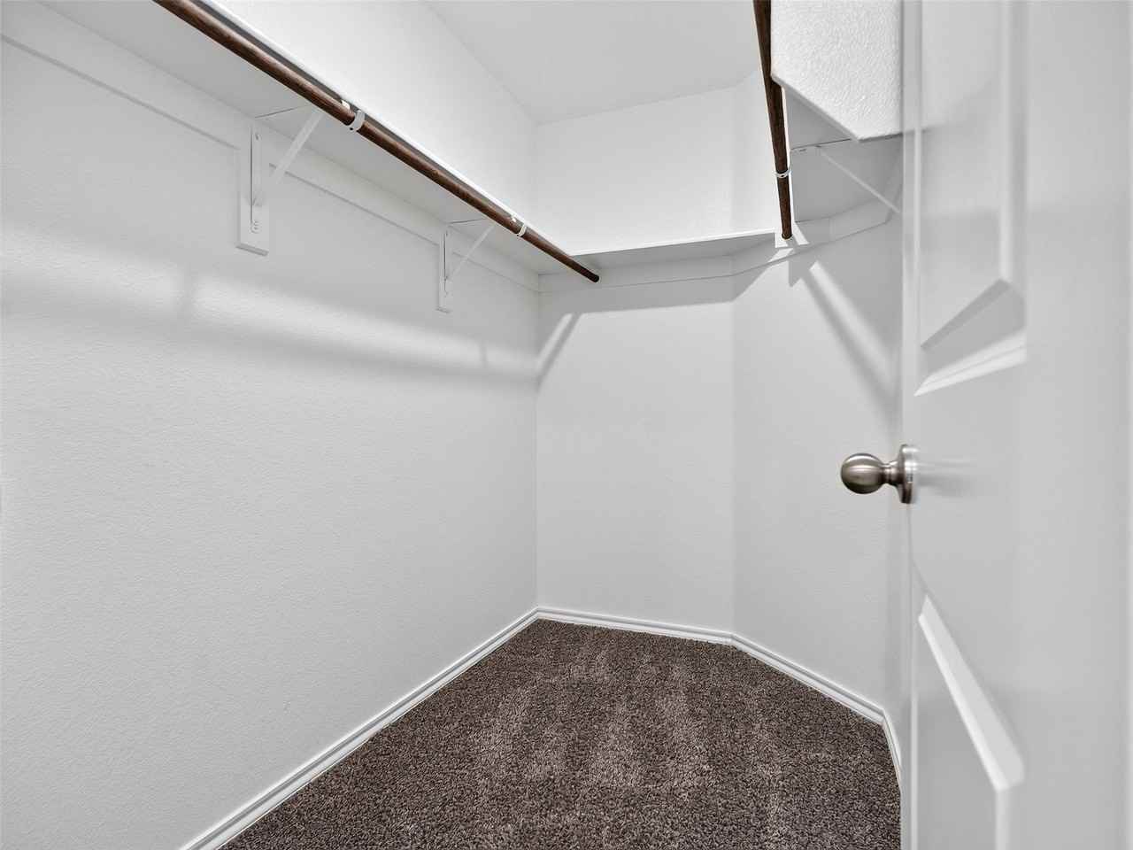 1111 Meadow Side Dr - Photo 6 of 31