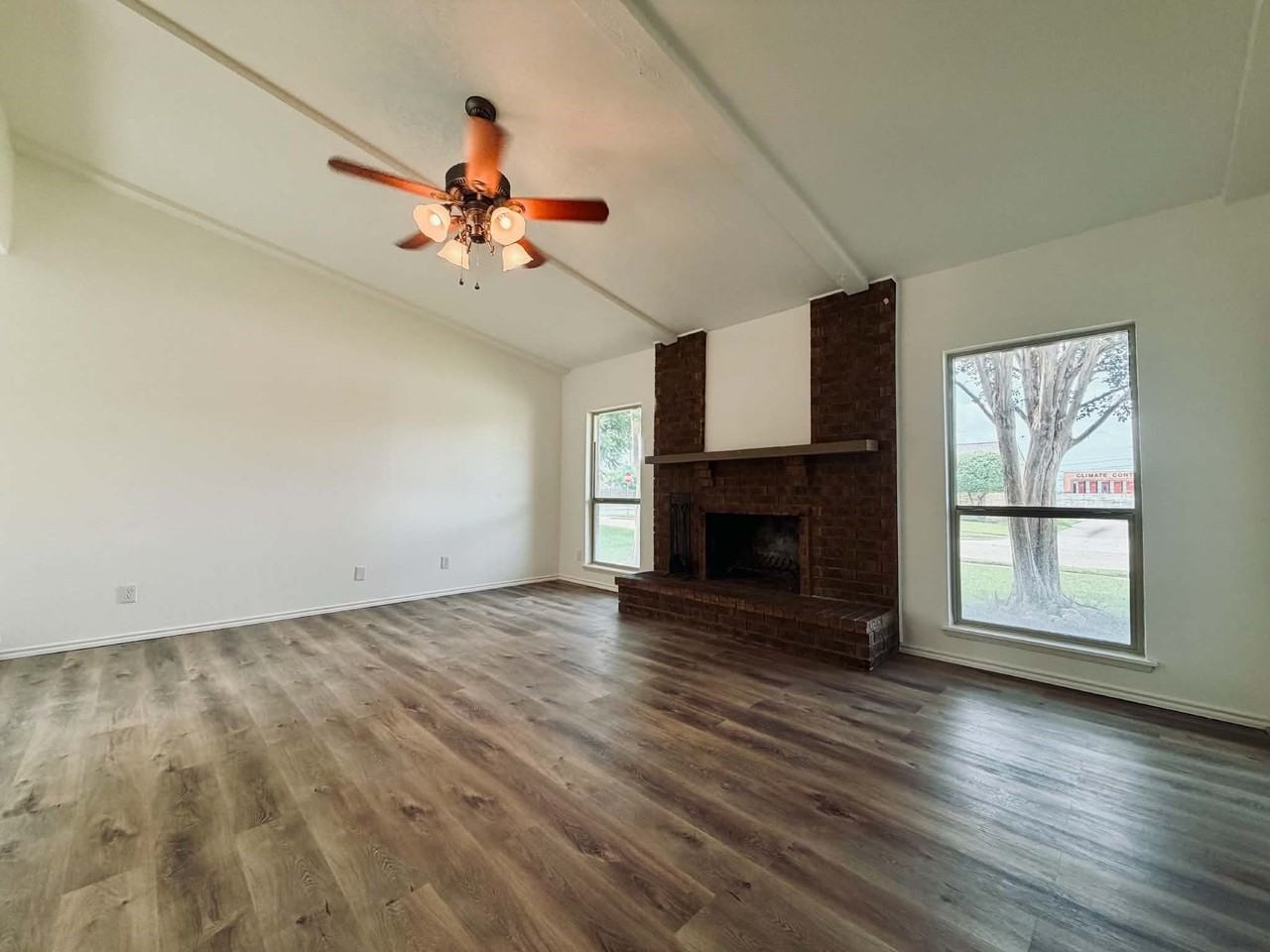 1101 Lombardy Dr - Photo 2 of 17