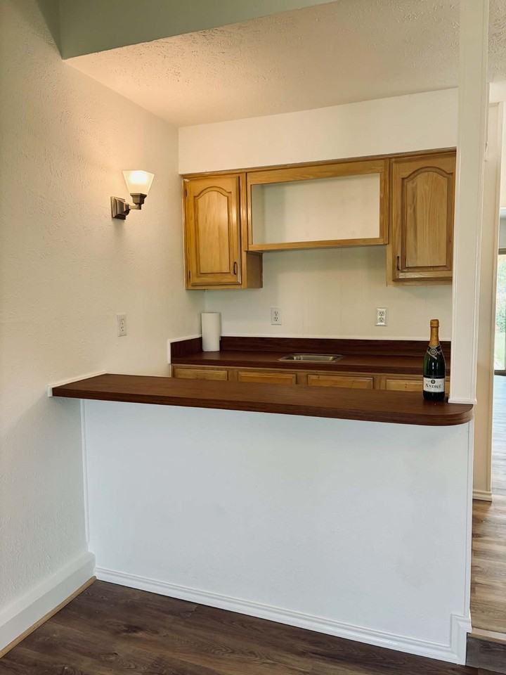 1101 Lombardy Dr - Photo 4 of 17