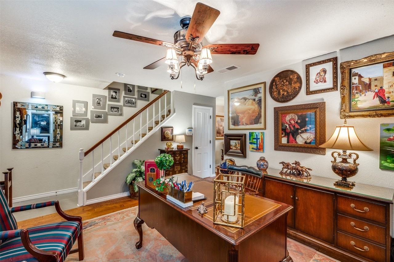 1349 Roaring Springs Rd - Photo 4 of 30