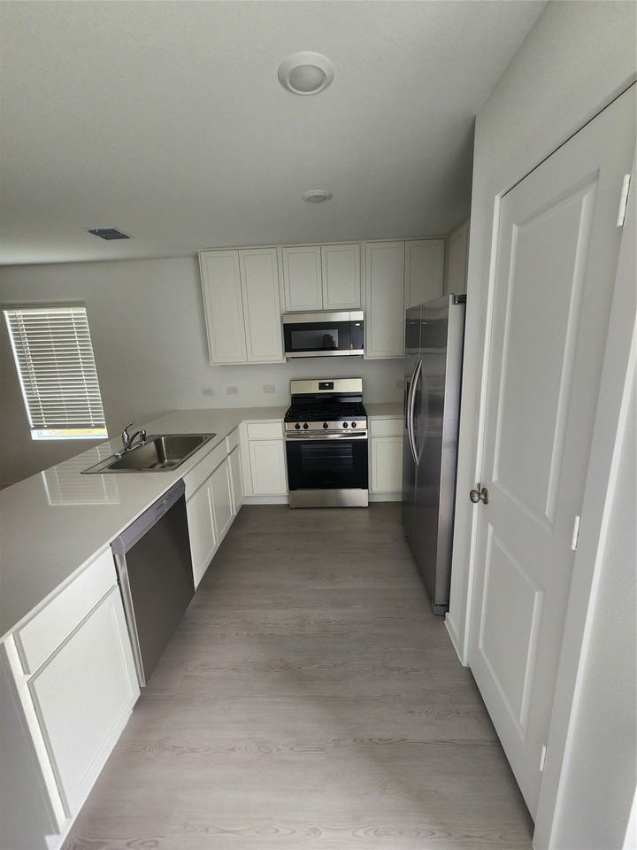 15013 Bushwacker Way - Photo 7 of 16