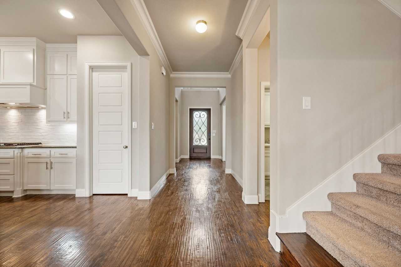 3318 Ridgecross Dr - Photo 6 of 38