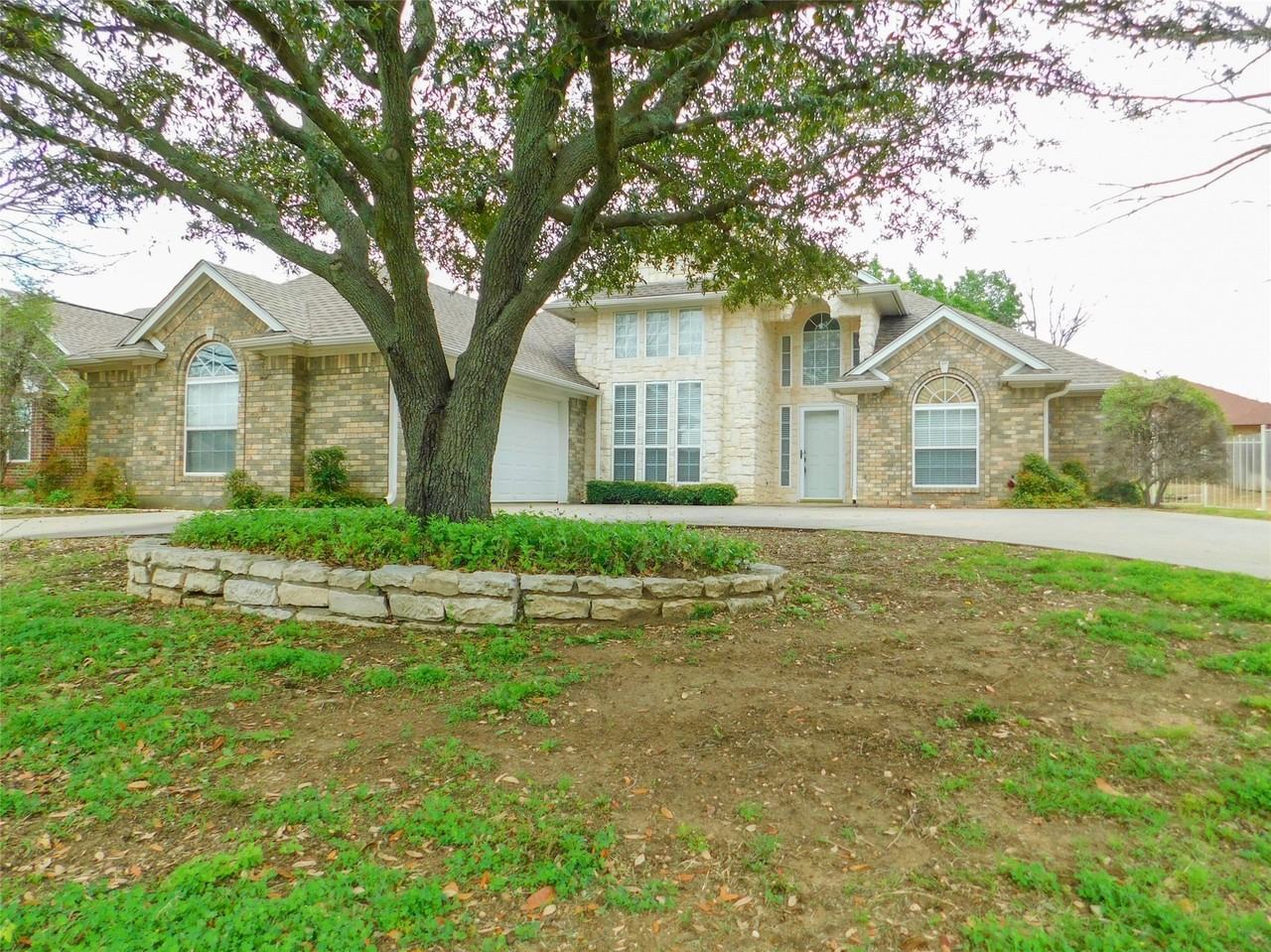 502 Hillcrest Ln - Photo 3 of 33