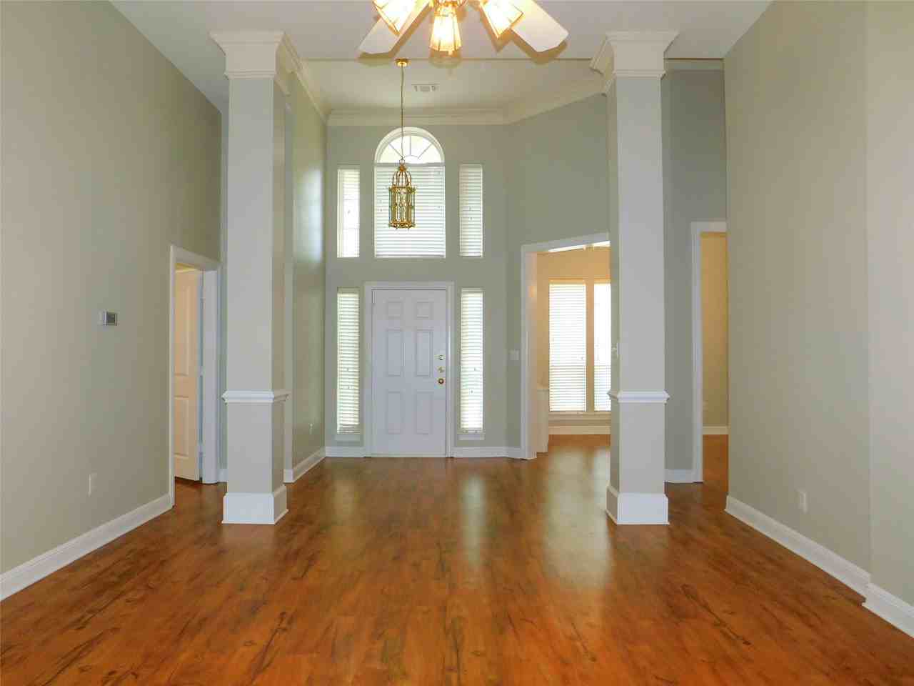 502 Hillcrest Ln - Photo 6 of 33