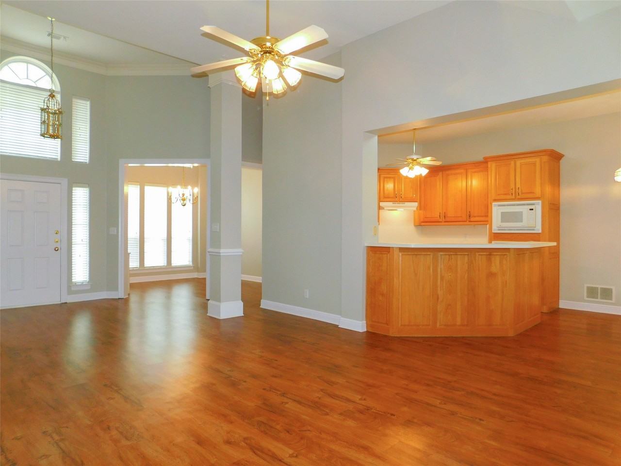 502 Hillcrest Ln - Photo 7 of 33