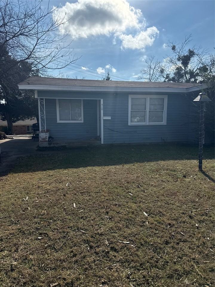 910 Circle Dr
