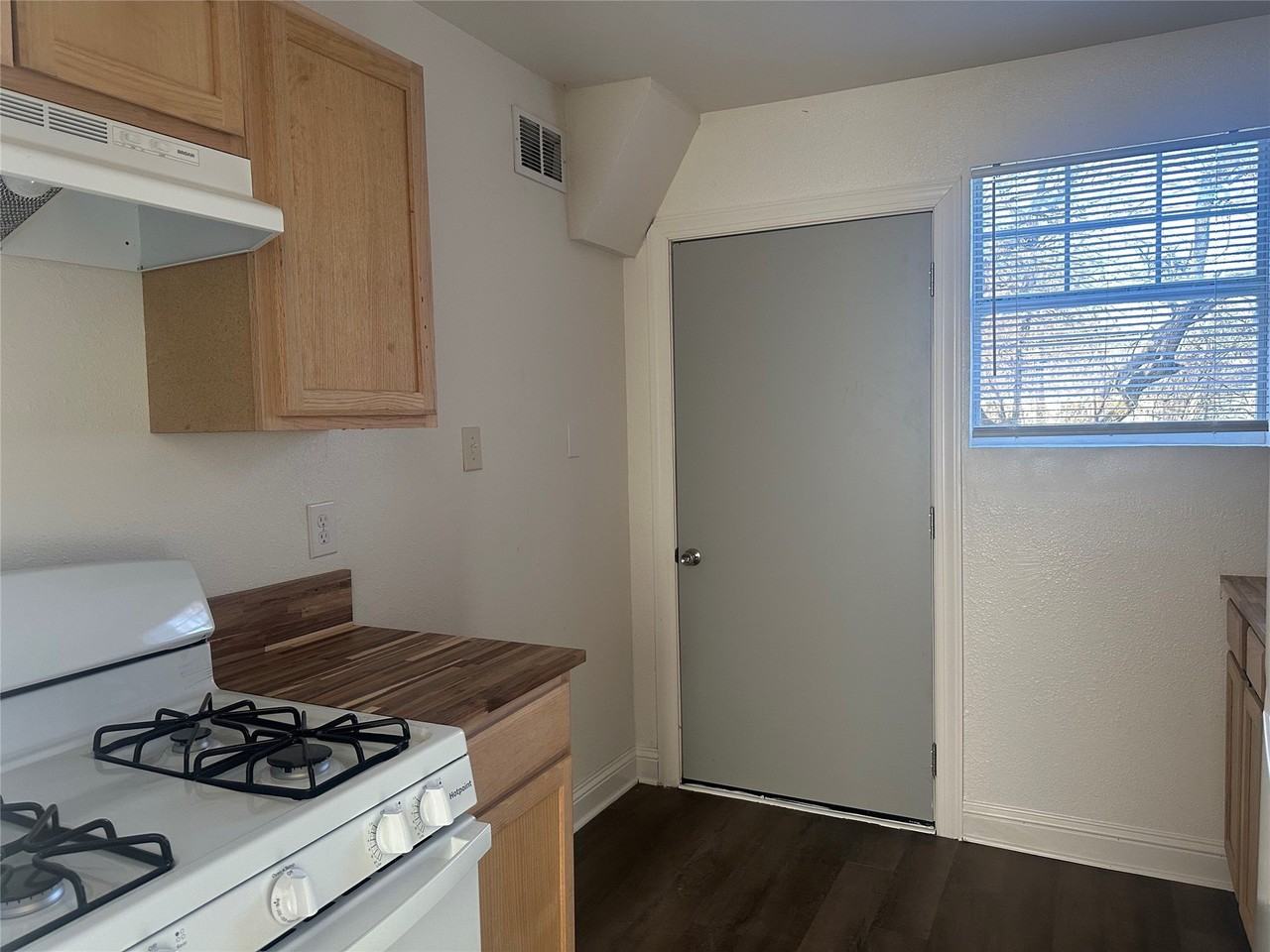 1217 Estelle St #1217-1219 - Photo 5 of 11