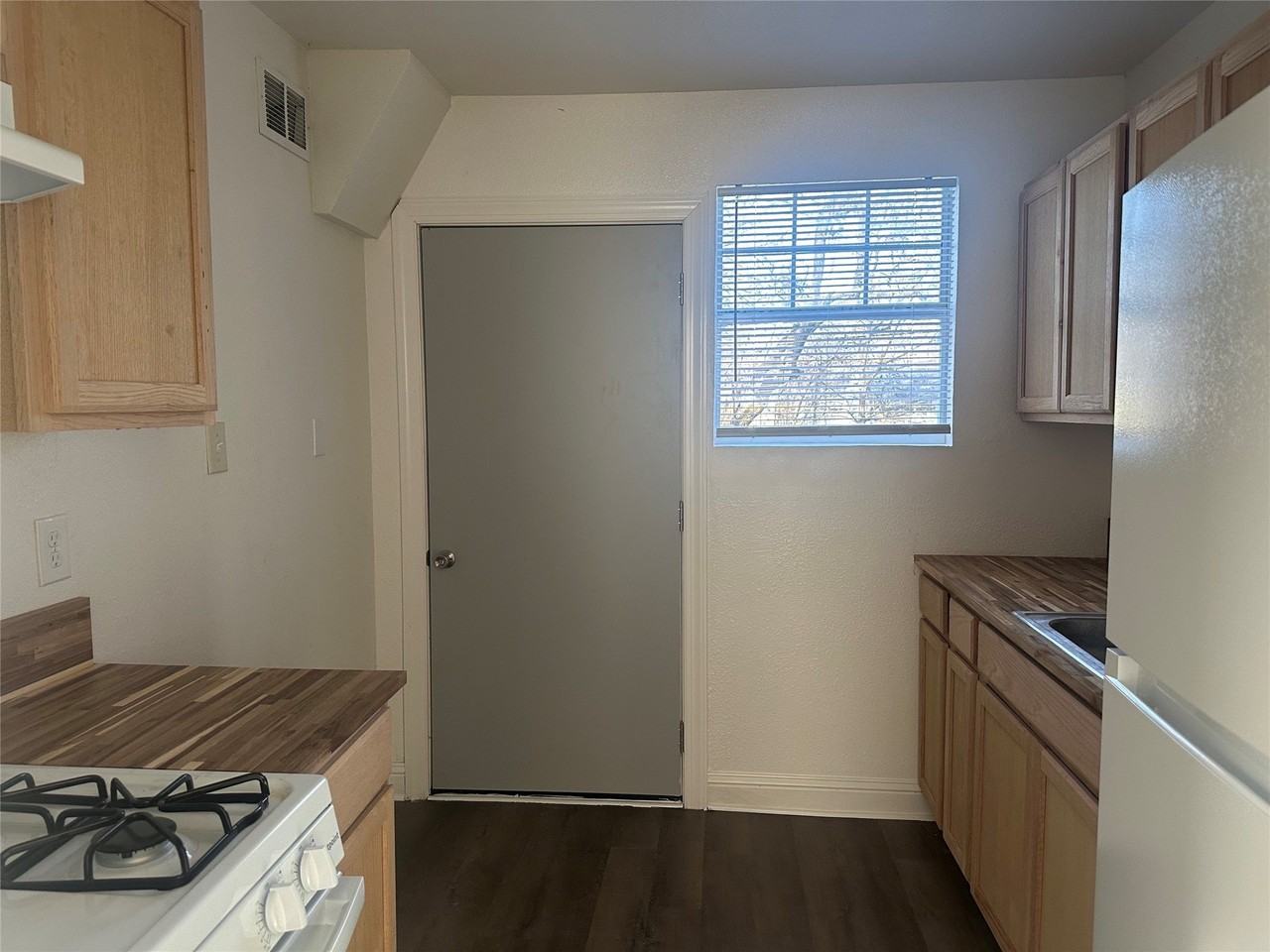 1217 Estelle St #1217-1219 - Photo 6 of 11