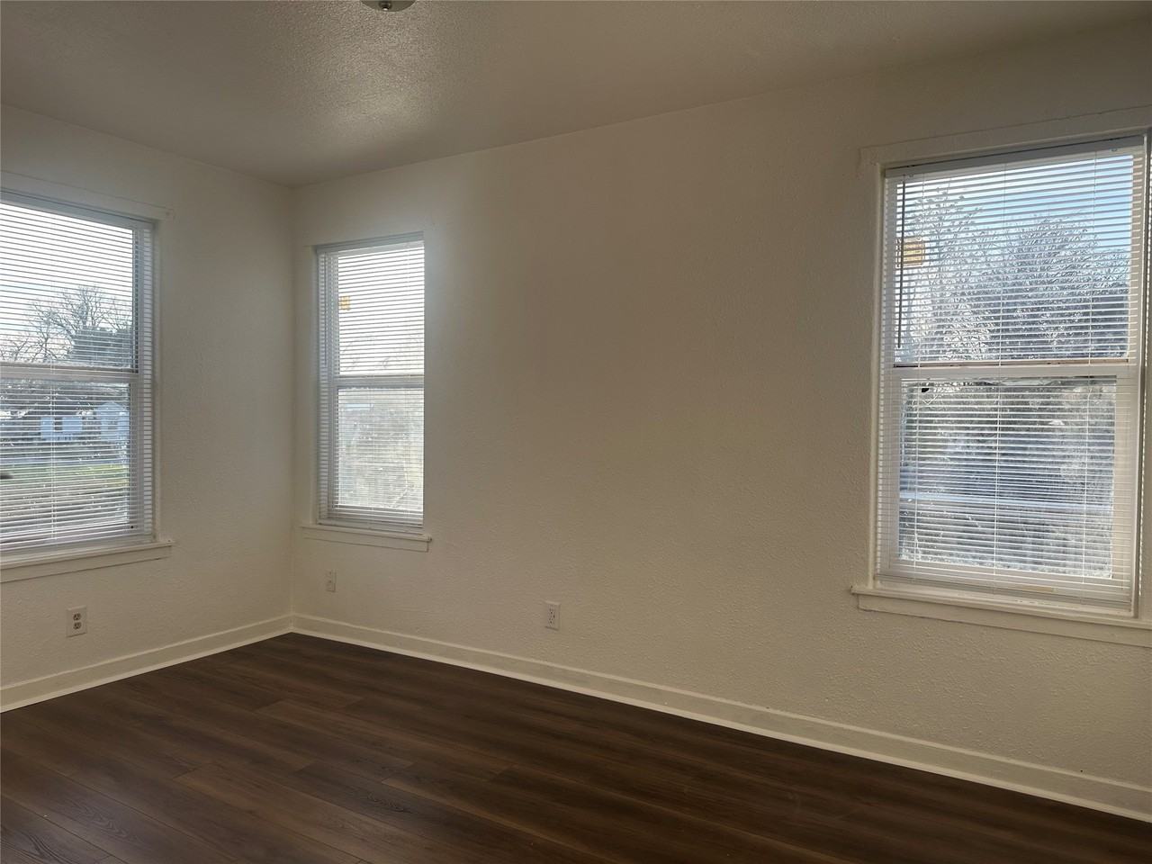 1217 Estelle St #1217-1219 - Photo 7 of 11