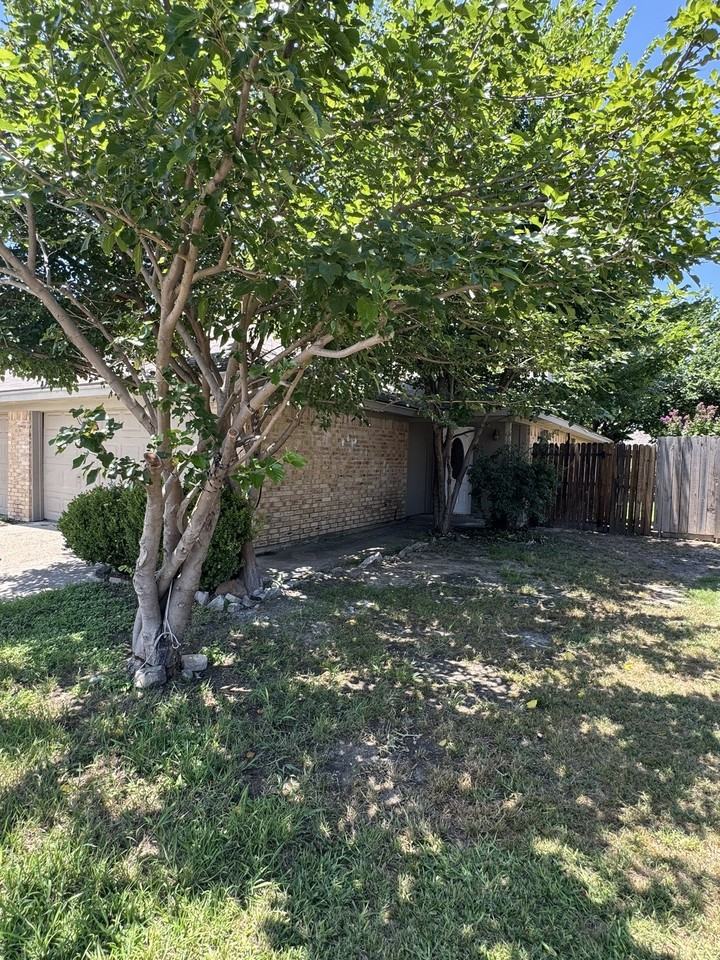 6319 Holiday Ln - Photo 2 of 18