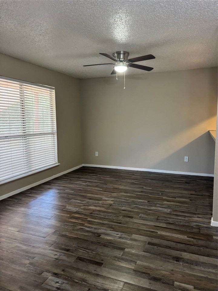 900 N Center St - Photo 3 of 12