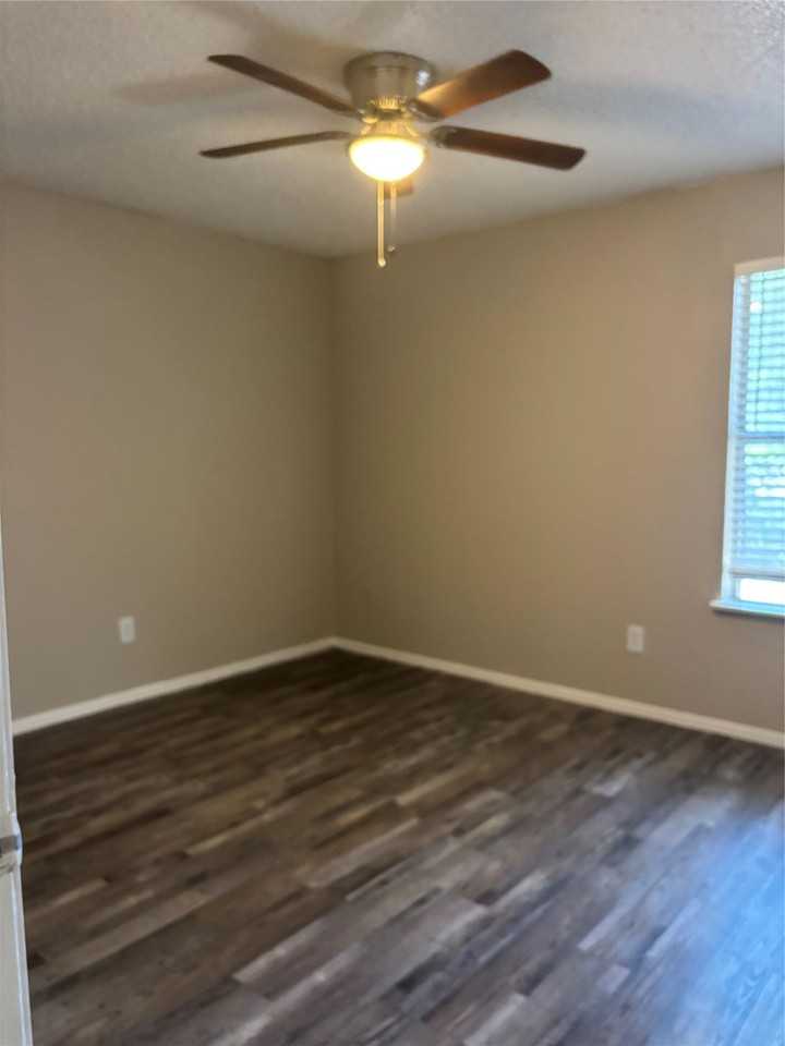 900 N Center St - Photo 5 of 12