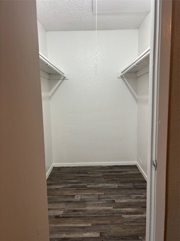 900 N Center St - Photo 6 of 12