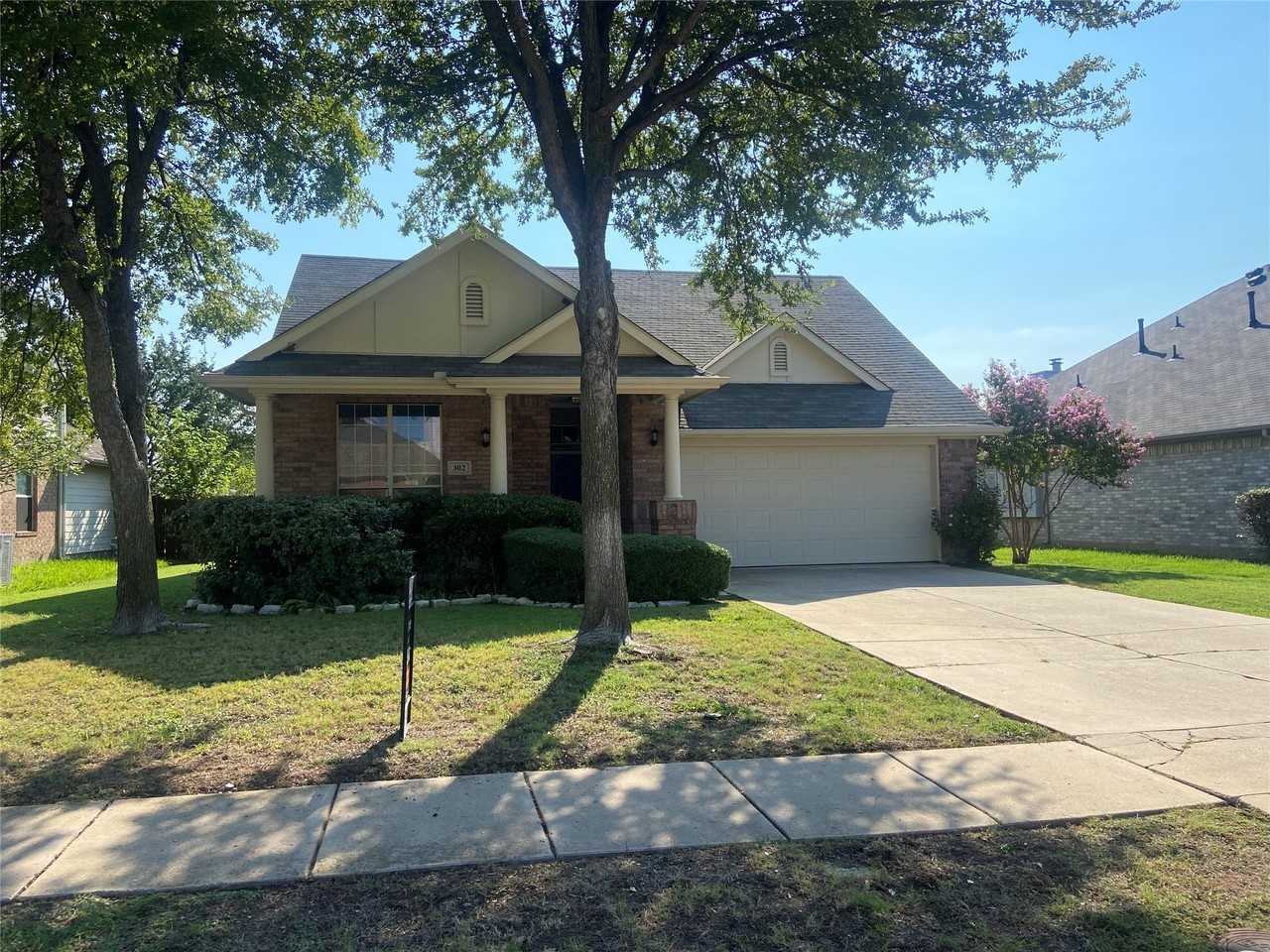302 Crabapple Dr - Photo 2 of 22