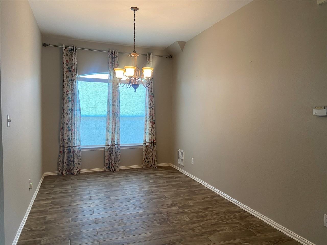 302 Crabapple Dr - Photo 5 of 22