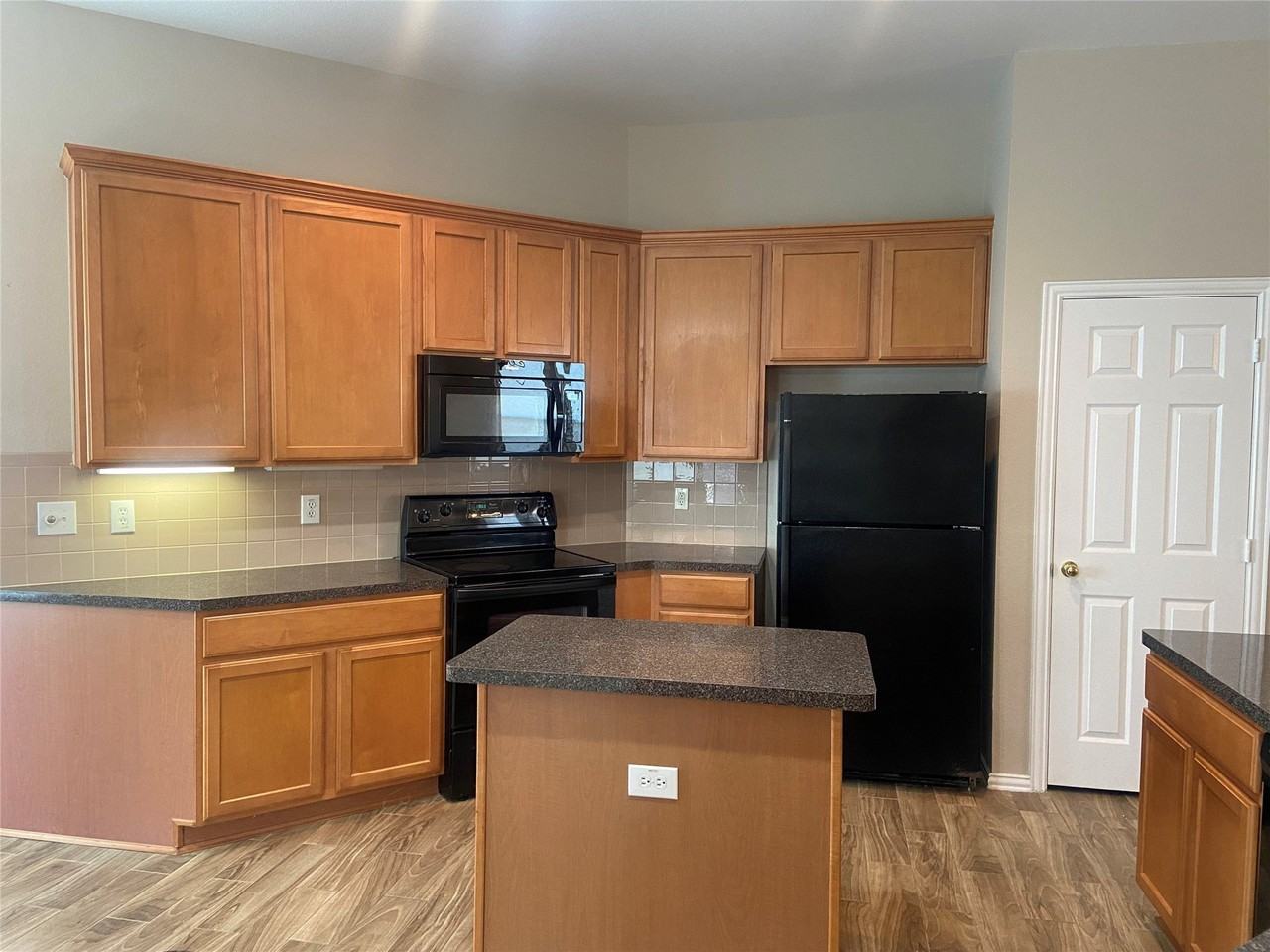 302 Crabapple Dr - Photo 6 of 22