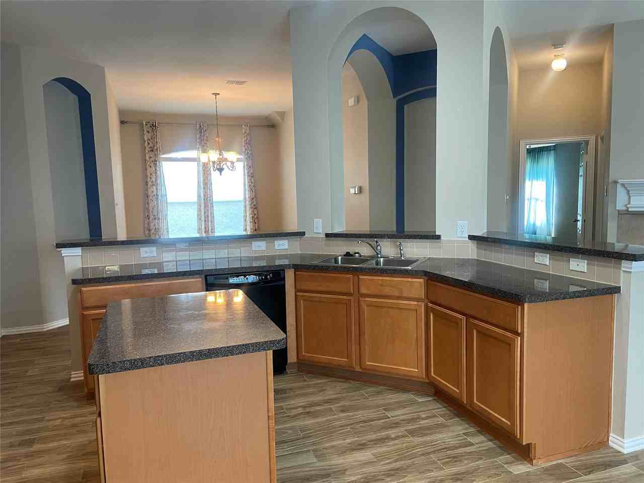 302 Crabapple Dr - Photo 7 of 22