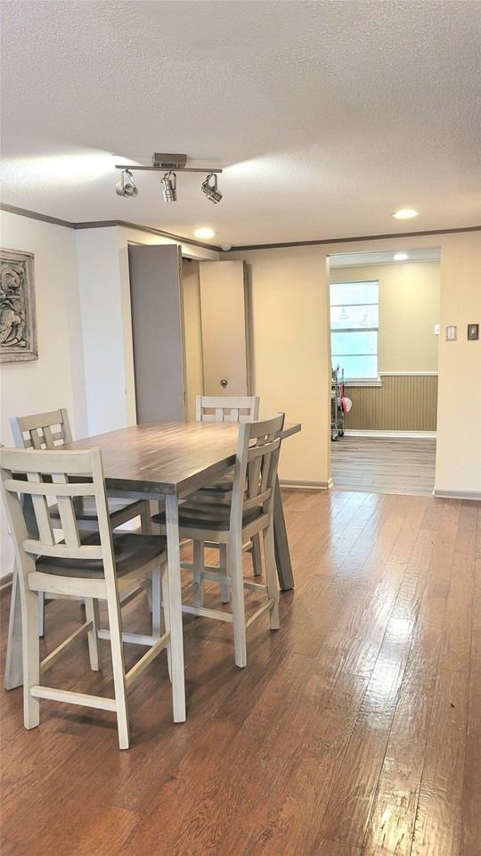 1403 S Donnybrook Ave - Photo 6 of 15