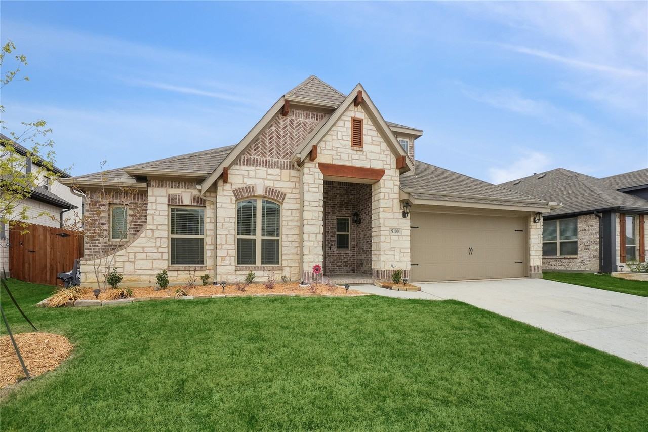 9100 Amistad Ln - Photo 3 of 34