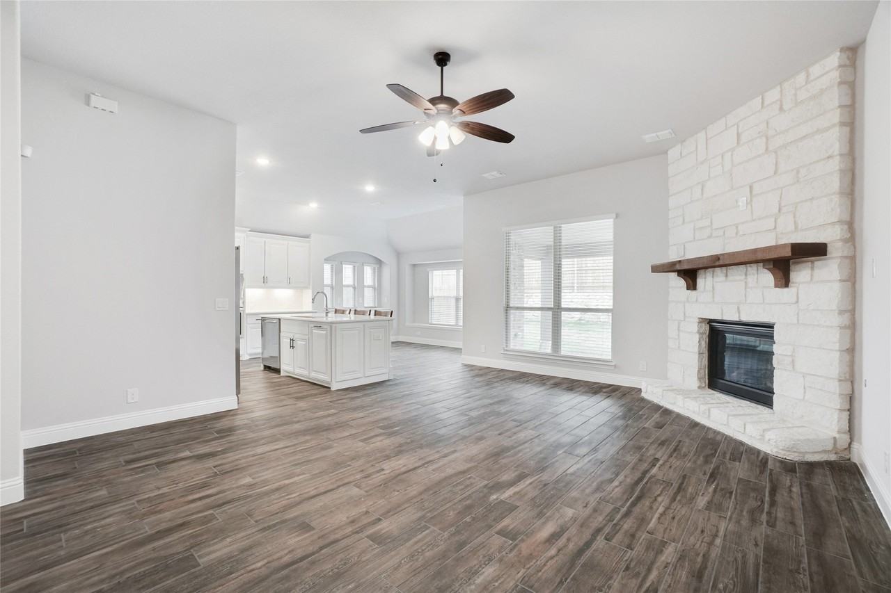 9100 Amistad Ln - Photo 7 of 34