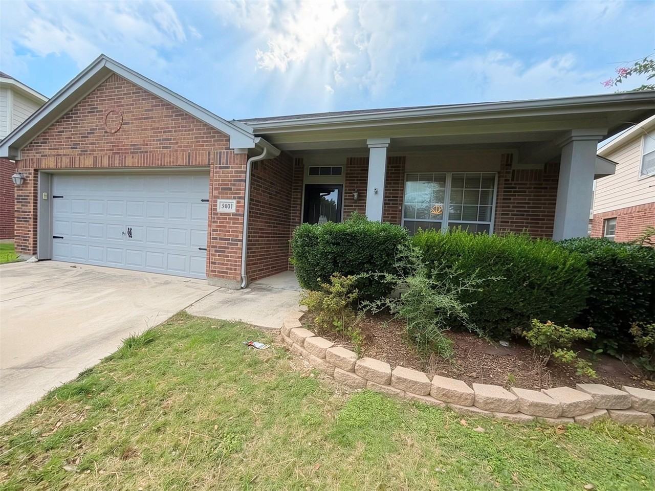 5601 Piedra Dr - Photo 4 of 32