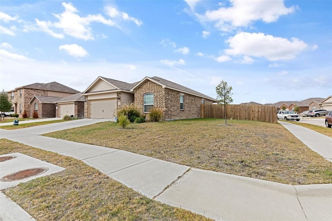 6041 Spring Ranch Dr - Photo 2 of 24