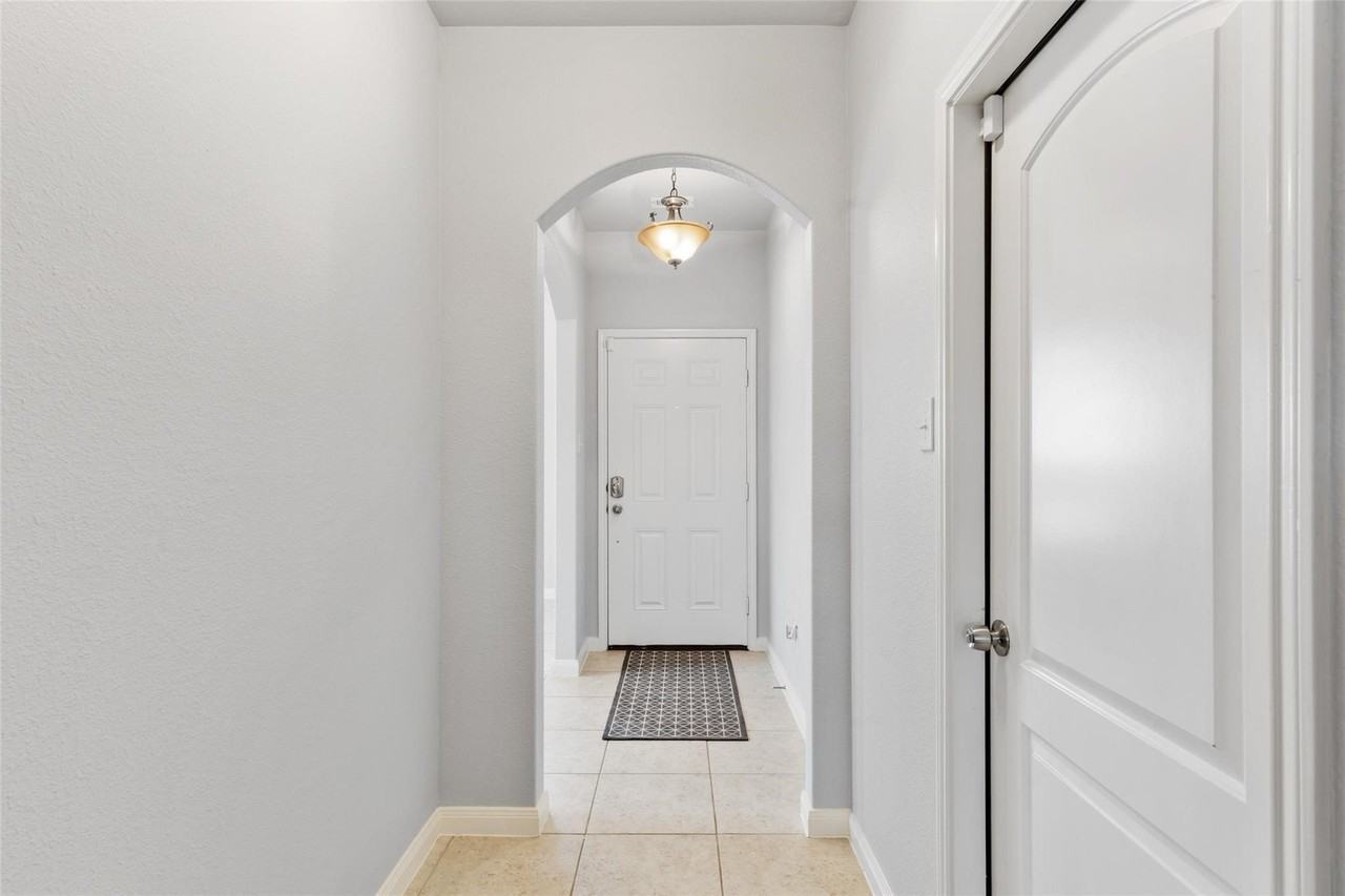 6041 Spring Ranch Dr - Photo 3 of 24