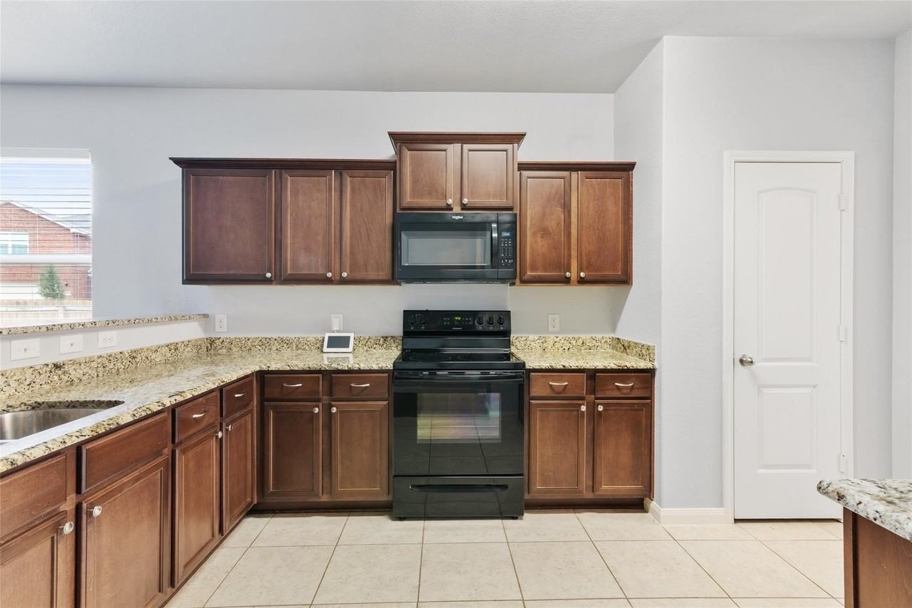 6041 Spring Ranch Dr - Photo 7 of 24