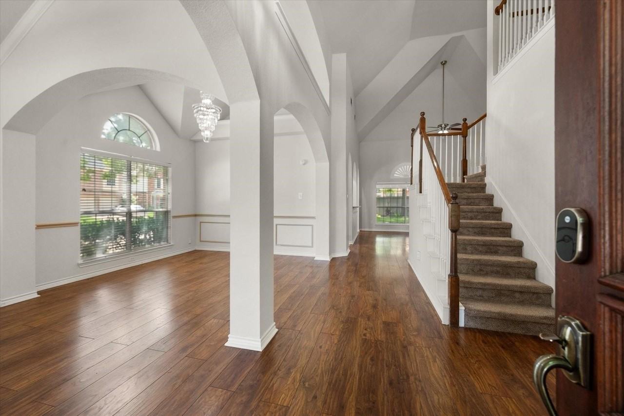 7700 Buccaneer Cir - Photo 4 of 35