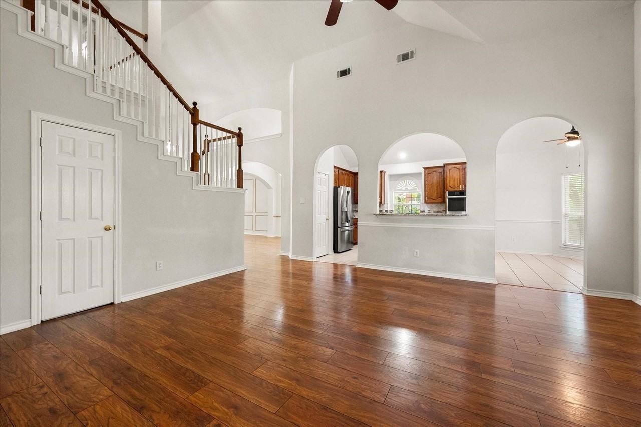 7700 Buccaneer Cir - Photo 5 of 35