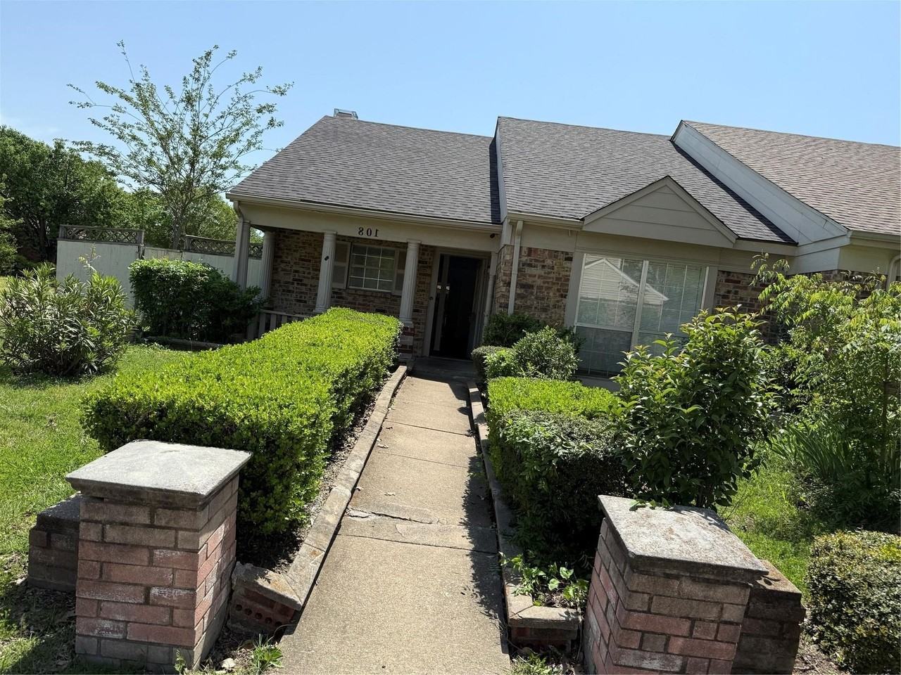 801 Colchester Dr - Photo 2 of 11