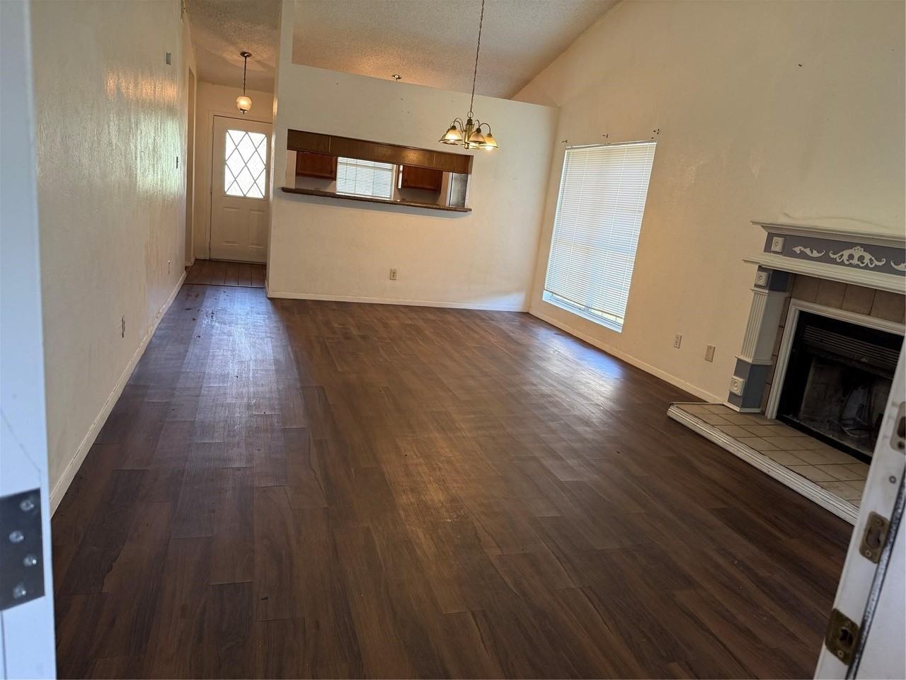 801 Colchester Dr - Photo 3 of 11